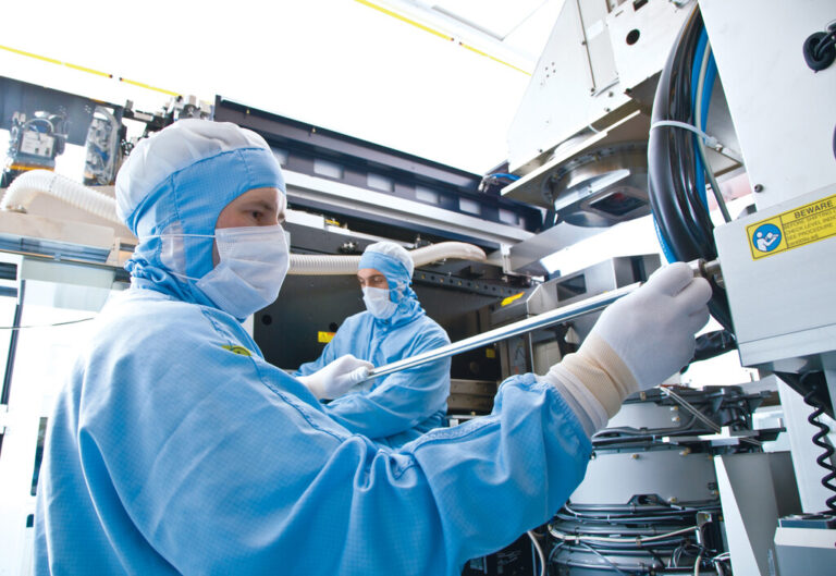 Read more about the article EEUU ha pisado el acelerador en su plan para desarrollar su industria de los chips. Europa debería hacer lo mismo