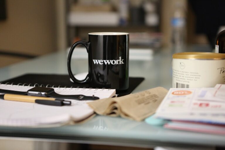 Read more about the article El caso de WeWork, la compañía que fue valorada en 47.000 millones de dólares y ahora se enfrenta a un futuro incierto