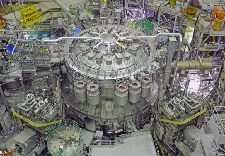 Read more about the article El reactor de fusión nuclear japonés JT-60SA acaba de hacer a ITER un favor impagable