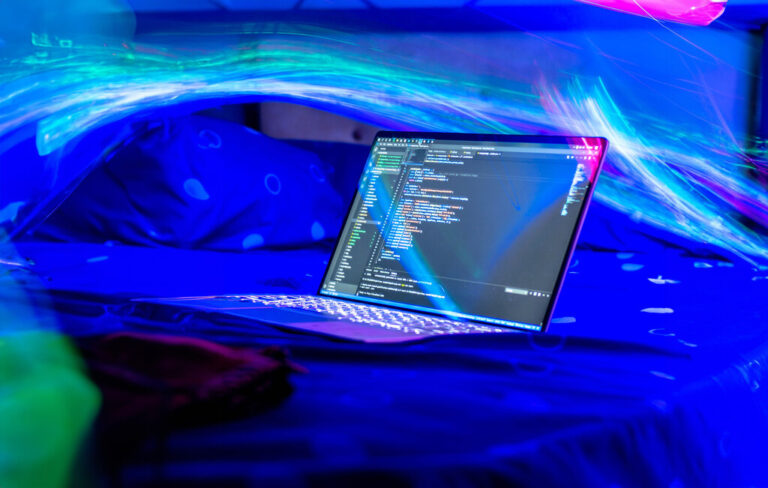 Read more about the article GitHub Copilot tiene más competencia: Meta acaba de presentar Code Llama, un nuevo aliado para los programadores