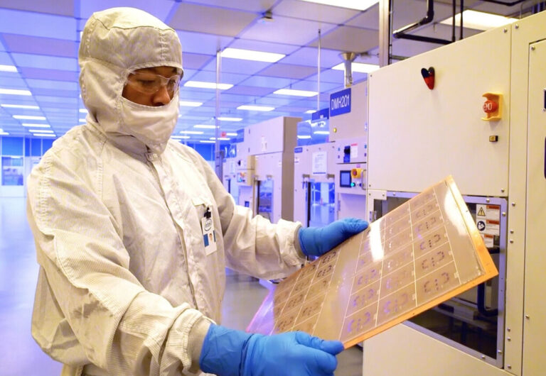 Read more about the article Intel acaba de recibir un varapalo: la tensión geopolítica ha frustrado la compra de Tower Semiconductor