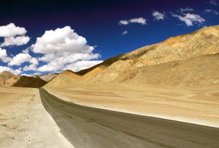 Read more about the article Magnet Hill, el rincón del mundo donde los objetos caen hacia arriba desafiando a la gravedad