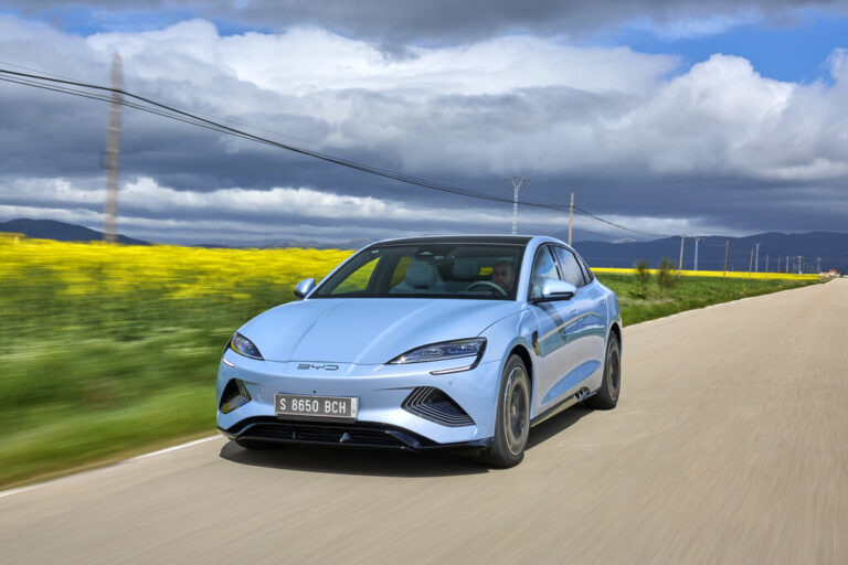 Read more about the article Nuevo BYD Seal: la berlina eléctrica apunta directamente al reinado del Tesla Model 3 con una batería enorme