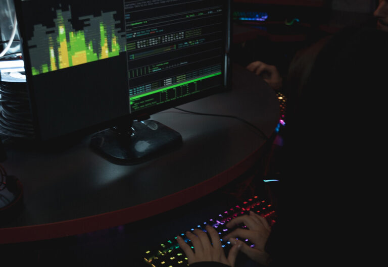 Read more about the article Rusia ha recurrido a los ‘hackers’ de su servicio de inteligencia para lanzar un ataque masivo contra Occidente