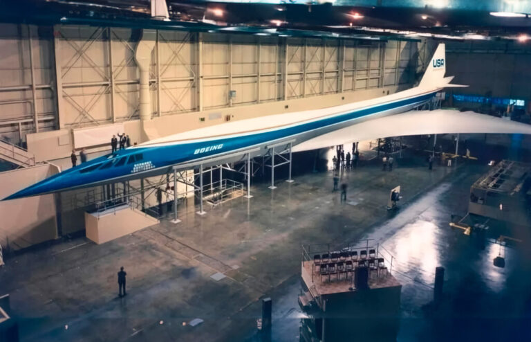 Read more about the article Boeing 2707: cuando el gigante estadounidense quería ganarle al Concorde con su propio avión supersónico de pasajeros