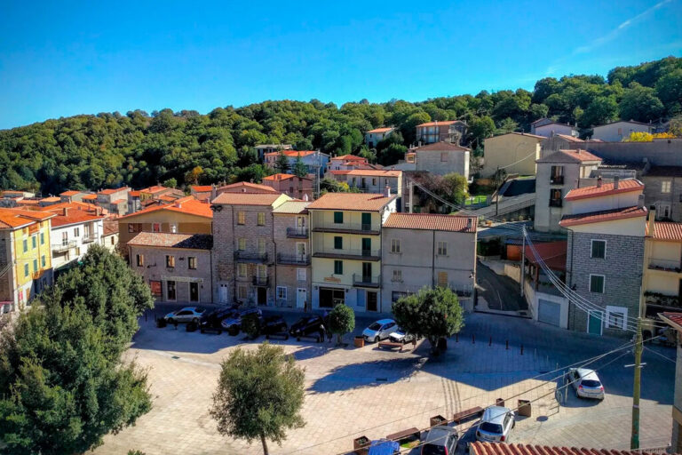 Read more about the article Casas a un euro para nómadas digitales: la idea de un pueblo de Cerdeña contra la despoblación