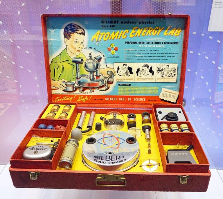 Read more about the article En 1950 alguien lanzó un kit radiactivo para niños. Y así creó el juguete más peligroso de la historia