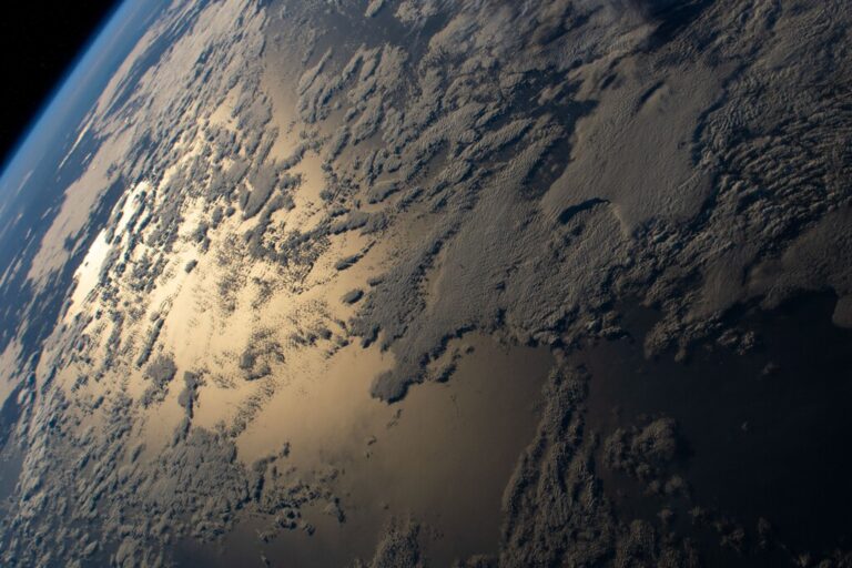 Read more about the article La NASA acaba de publicar su esperadísimo informe sobre el avistamiento de OVNIs y extraterrestres: esto dice