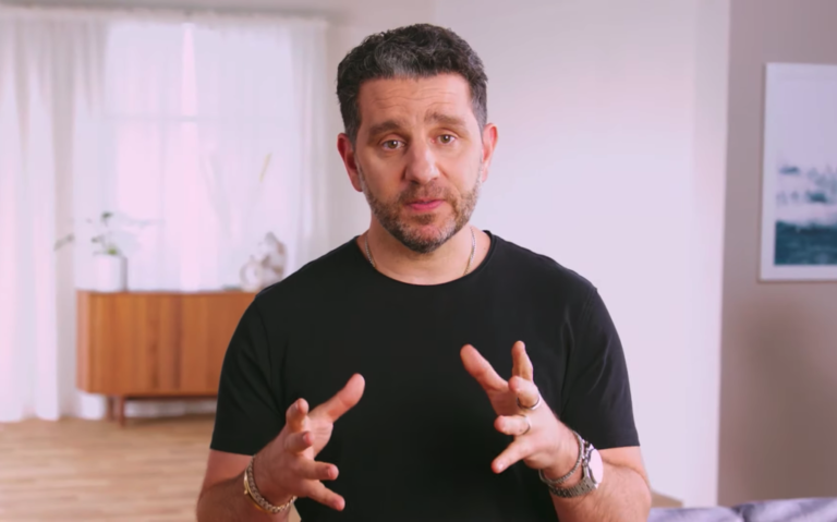 Read more about the article Panos Panay abandona Microsoft: el responsable de Windows y Surface deja la compañía tras casi 20 años