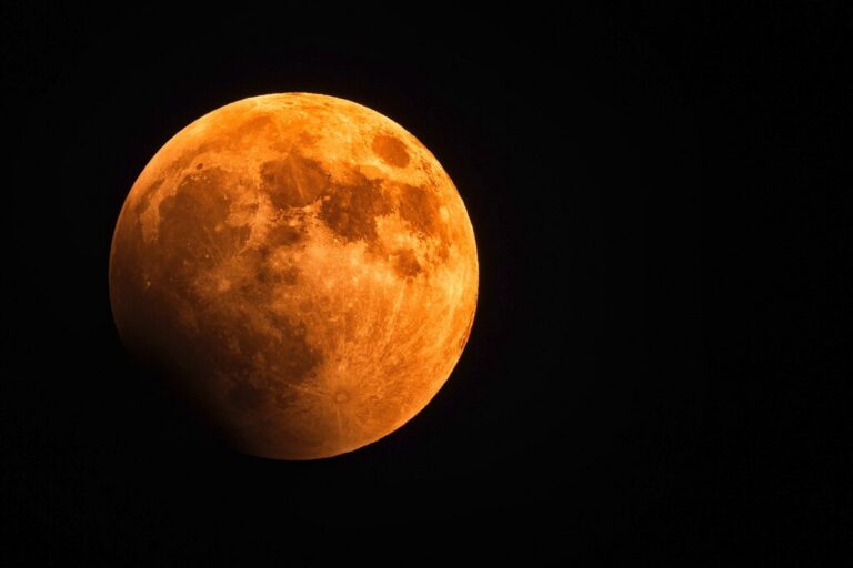 Read more about the article Eclipse lunar de octubre de 2023: cuándo y cómo verlo desde España y Latinoamérica