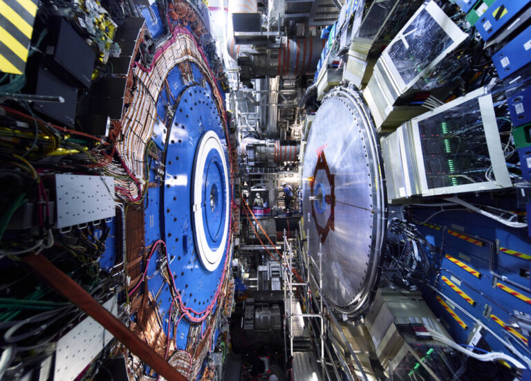 Read more about the article El CERN tiene un plan para lograr un hito histórico: encontrar la materia oscura supersimétrica
