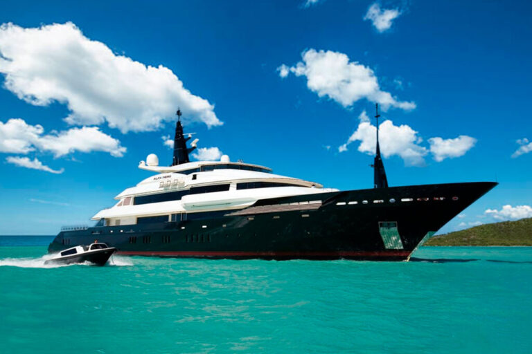 Read more about the article El drama de confiscar un yate: uno de los más lujosos del mundo está gastando 2.000 dólares al día solo en aire acondicionado