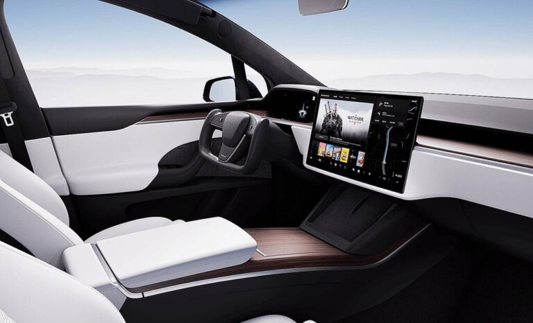 Read more about the article El propietario de este Tesla Model X estaba harto de tanta pantalla. Así que le añadió un montón de botones