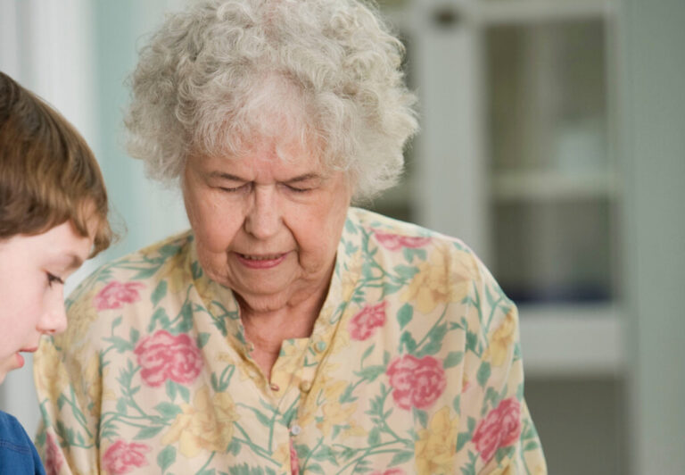 Read more about the article El vínculo de una abuela con su nieto es indestructible. Y la ciencia ya tiene una explicación para ello