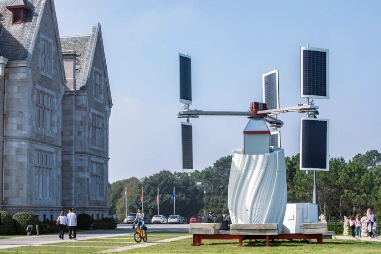 Read more about the article Este aerogenerador español tiene placas solares y absorbe CO2. Su meta: ganar el 1% del mercado mundial en 15 años