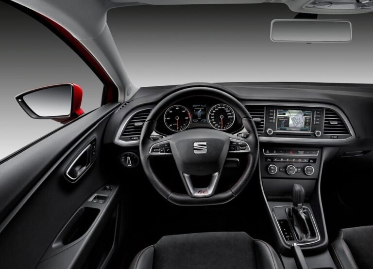 Read more about the article Seat llama a revisión a 300.000 coches por problemas en los airbags. Cómo actuar si nuestro coche está afectado