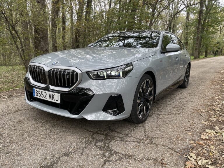 Read more about the article BMW i5 eDrive40, primeras impresiones: más divertido de lo que aparenta y más racional de lo que se espera
