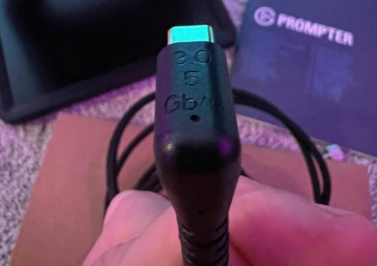 Read more about the article Este cable USB-C tiene sus especificaciones grabadas en el conector. Queremos más de estos