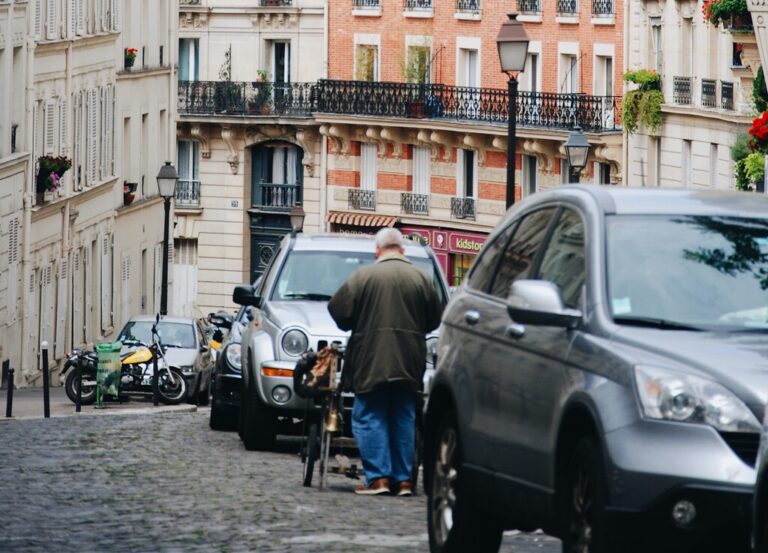 Read more about the article París va a celebrar un referéndum para echar de sus calles al que se ha convertido en su primer enemigo: los SUV