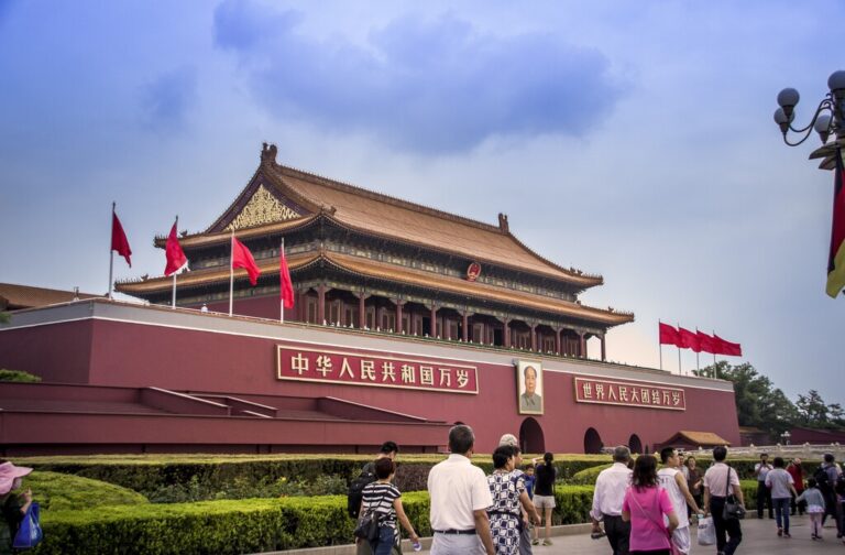 Read more about the article Viajar a China sin visado es posible desde ya: el trámite se suspende para todos los turistas españoles en 2024